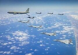 Trump urge a Israel a «no arruinarlo todo» con un ataque a Irán mientras evacúa sus embajadas