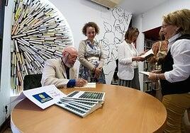 José Antonio Ramírez: «La poesía es ese ejercicio inútil que nos salva de lo inmediato»