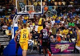 La NCAA llama a la puerta de la torre senegalesa Massamba Diop