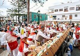 Aportación solidaria de los escolares de Moya por las fiestas de San Antonio