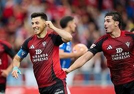 El Mirandés golpea al Oviedo y mantiene vivo el sueño del ascenso a Primera