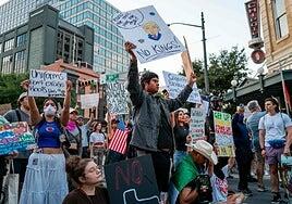 Las protestas contra Trump deslucen el desfile militar en el día de su cumpleaños: «El odio no hace grande a EE UU»