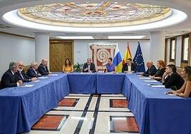 Gobierno, empresarios y sindicatos, cierran filas para impulsar la economía y el mercado laboral