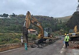 Avanza la obra para reconstruir los muros de la subida a Hoya de Pineda en Gáldar