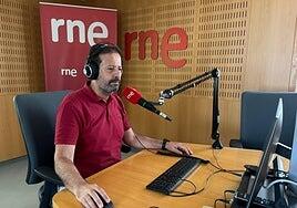 «La radio no es solo un trabajo: es compañía, memoria familiar y presencia constante»