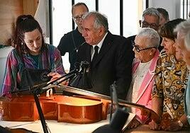 Bayrou sobrevive en el caos político francés pese a su impopularidad