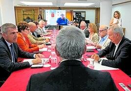 Clavijo convoca el Pacto por la Migración entre dos reuniones clave con el Estado y el Supremo