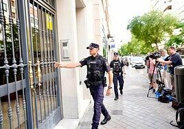 La Policía se persona en el ático de Cerdán tras avisar el exdiputado de dos paquetes sospechosos