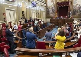 Poli Suárez responde a Vox: «La bandera LGTBI no es un trapo colorinchi, representa a un colectivo»