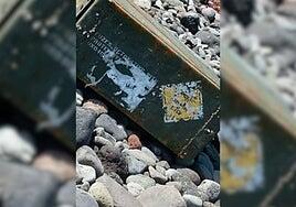 Insólito hallazgo en Telde: un joven grancanario encuentra una caja con munición y granadas en una playa