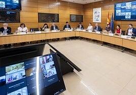 Rego aplaza los traslados de menores a agosto y culpa a las regiones del PP