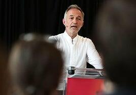 Las bases socialistas desautorizan a Hidalgo y eligen a un disidente como aspirante a la alcaldía de París