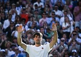 Alcaraz todavía no brilla pero cumple ante Tarvet