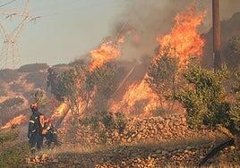 El fuego obliga a evacuar a miles de turistas y vecinos de Creta