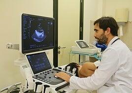 El servicio de Cardiología del Hospital Molina Orosa aumenta un 36% sus consultas y amplía su plantilla