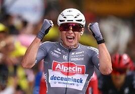 Victoria de Philipsen y golpe a las aspiraciones de Evenepoel, Roglic y Carlos Rodríguez