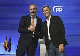 Euforia en el PP por el «incendio» del PSOE: «Llegaremos al Gobierno muy prontito, id calentando»