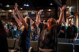 Desgarro por los muertos y desaparecidos en las riadas de Texas mientras EE UU se pregunta por los fallos en las alertas