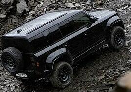 Land Rover Defender OCTA Black: la fusión de lujo, resistencia y espíritu rockero