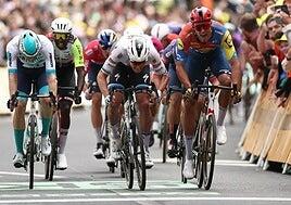 Viento de cara, caídas y triunfo de Merlier