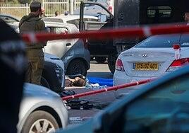 Un israelí muere en un atentado perpetrado por dos palestinos en un asentamiento de Cisjordania