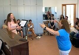 Judith Pezoa y sus alumnos clausuran con un recital los talleres de canto de la Universidad de Verano de Maspalomas