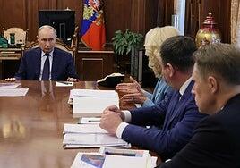 La UE aplaude la «postura firme» frente a Putin pero critica la demora en el castigo