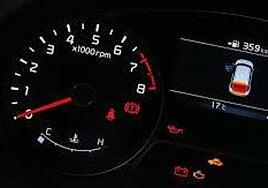 Cuidado este verano en carretera si te aparece uno de estos indicadores luminosos en el coche