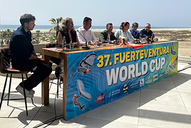 Y van 37 ediciones del Campeonato Mundial de Windsurf y Wingfoil en las playas de Jandía 