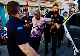 Grupos ultras devuelven la tensión a Torre Pacheco con una protesta a medio gas y con fuerte presencia policial