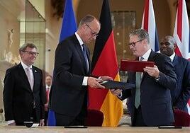 Alemania y el Reino Unido pactan su mutua defensa y la lucha contra la migración ilegal