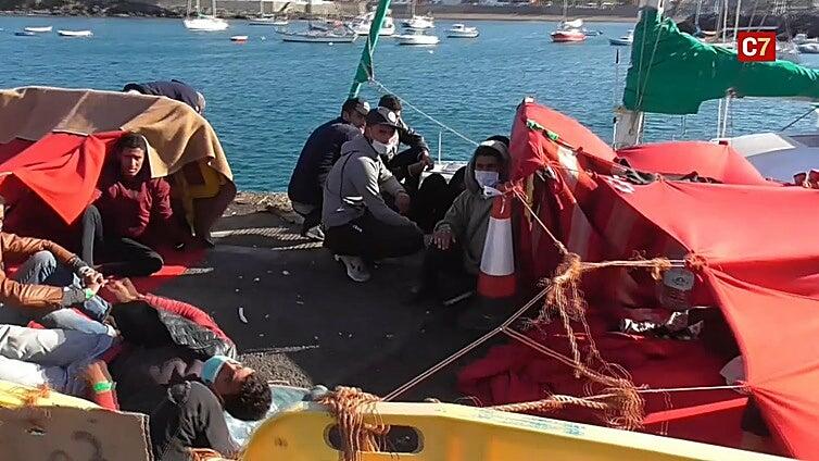 En las entrañas del campamento de Arguineguín: así era el muelle en la crisis migratoria