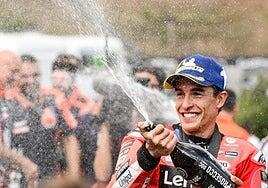 Marc Márquez esquiva la presión para ganar el sprint de Brno