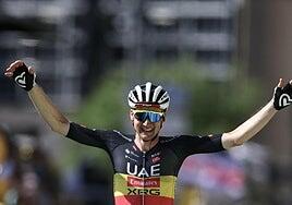 Wellens y una broma con Pogacar