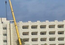Riu inicia la demolición de las suites ilegales del hotel Tres Islas, en Corralejo