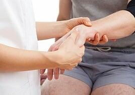 El Parlamento de Canarias reclama que haya consultas de fisioterapia en todas las zonas básicas de salud