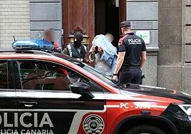 La Policía Canaria deja en libertad a la presidenta y un directivo de Quórum 77 tras registrar su sede