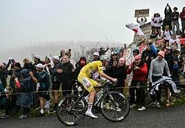 Pogacar araña más tiempo en los Alpes