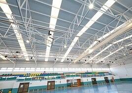 El Cabildo renueva la iluminación del polideportivo insular de Fabelo