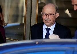 El juez no ve delito en que Montoro accediera a información confidencial sobre sus rivales