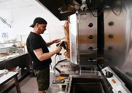 El kebab de Hassan resurge del asalto ultra en Torre Pacheco: «La gente me ha emocionado»