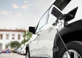 Más de la mitad de los municipios españoles ya tienen puntos de carga rápida para coches eléctricos