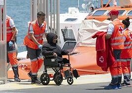 Una mujer sin piernas, entre las 38 personas rescatadas en Lanzarote