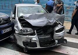 Roba un vehículo y lo choca contra dos coches patrulla de la Policía Nacional