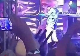 Polémica en Francia por una aparente felación de una espectadora a un conocido cantante en pleno concierto