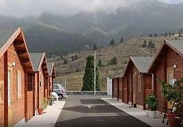 Comienza la retirada de las primeras viviendas temporales para afectados por el volcán en La Palma