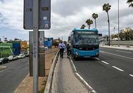 San Cristóbal reclama que se dote al barrio marinero de una parada de guaguas segura
