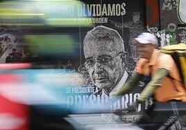 El expresidente colombiano Uribe es condenado a 12 años de prisión domiciliaria