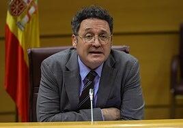 García Ortiz lleva la silla eléctrica de la Fiscalía General al escenario más insólito