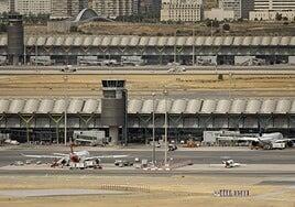 Un avión de Iberia aterriza de emergencia en Barajas tras impactarse con un pájaro